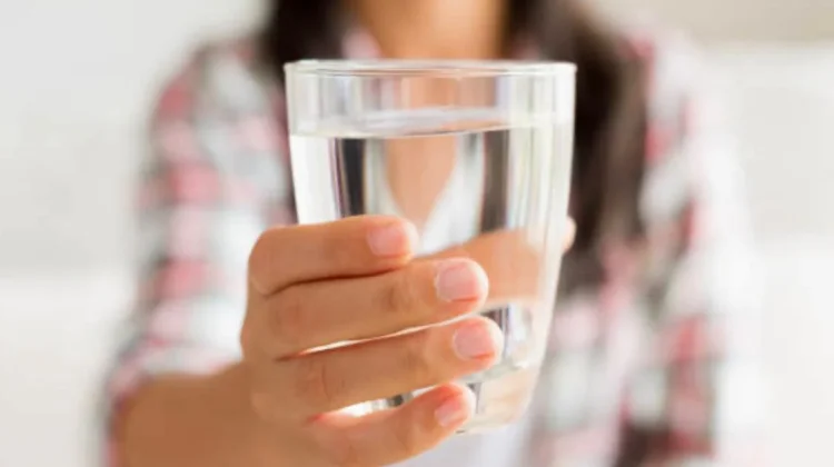 Minum setelah Makan Tidak Baik untuk Kesehatan, Benarkah?