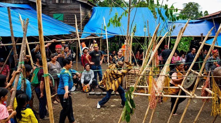 Komunitas Adat Terpencil Intu Lingau Kubar Tuntut Pemerataan Pembangunan
