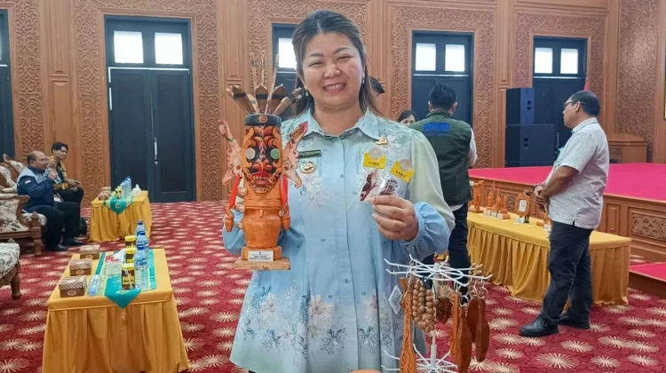 Bupati Mahulu Minta Dekranasda Bina Pengrajin Lokal Secara Berkelanjutan