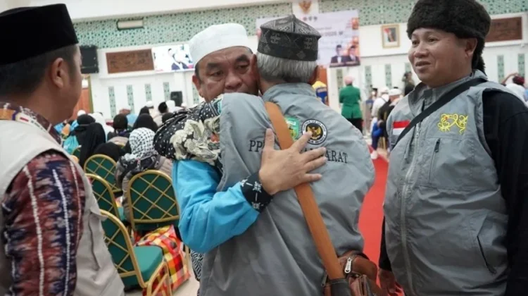 Tempuh 11 Jam Perjalanan, Empat Jemaah Haji Kubar Tiba di Balikpapan