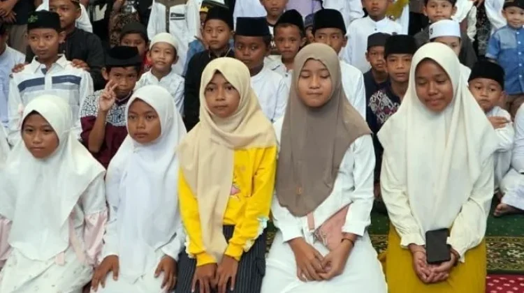 Anak Yatim dan Penyandang Disabilitas di Kutai Barat Terima Santunan
