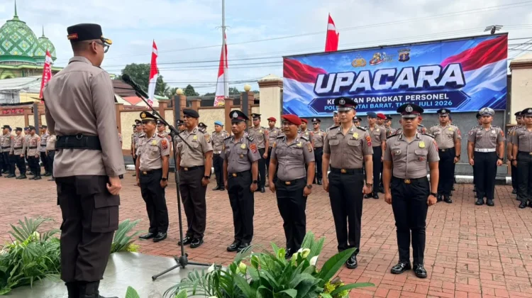 Puluhan Personel Polres Kubar Terima Kenaikan Pangkat