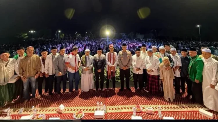 Ribuan Jamaah Padati Tabligh Akbar UAS, Serukan Persatuan di Kabupaten Kutai Barat