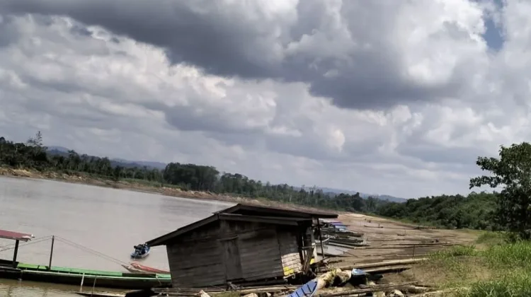 Sungai Mahakam Surut, Aktivitas Warga Tering Lama Mulai Terdampak