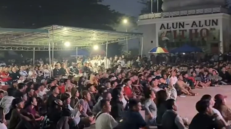 Ribuan Penonton Ikut Nobar Final Piala Dunia yang Digelar Pemkab Kubar