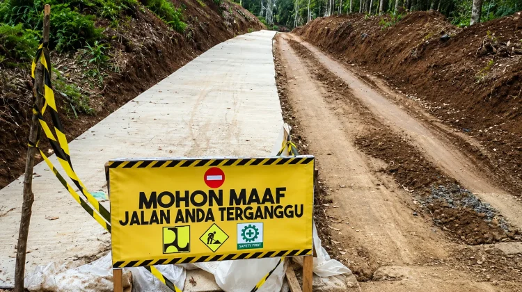 Jalan Depan RRI Sendawar Mulai Dibangun, Akses ke SMKN 2 Ditutup sementara