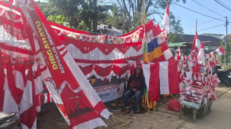 Penjualan Bendera Merah Putih di Kutai Barat Masih Sepi