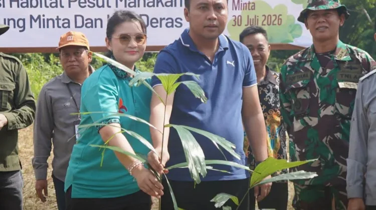 Peduli Pelestarian Pesut Mahakam,Pemkab Kubar Tanam Bibit Aren