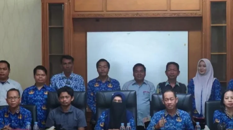 Pemkab Kutai Barat Tata Pohon Demi Keselamatan Pengguna Jalan