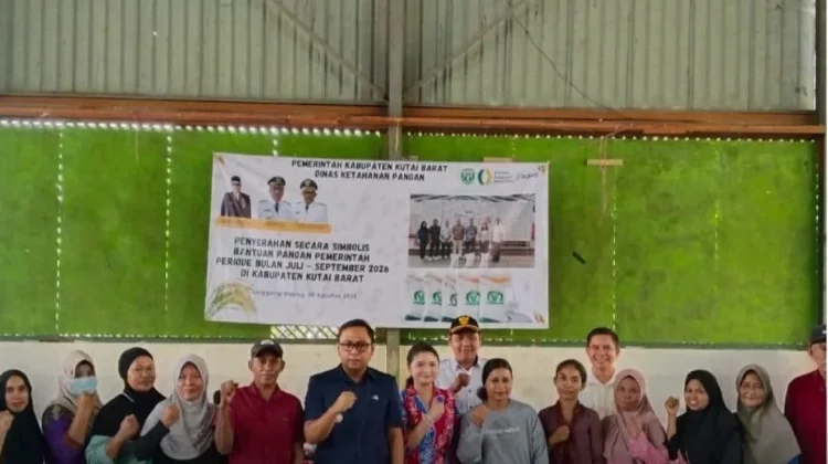 Pemkab Kubar Serahkan Bantuan Beras kepada 17.458 Penerima Manfaat Warga Bigung