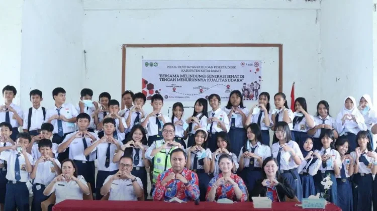 Kualitas Udara Memburuk, Bupati Kutai Barat Apresiasi Gerakan Pembagian Masker