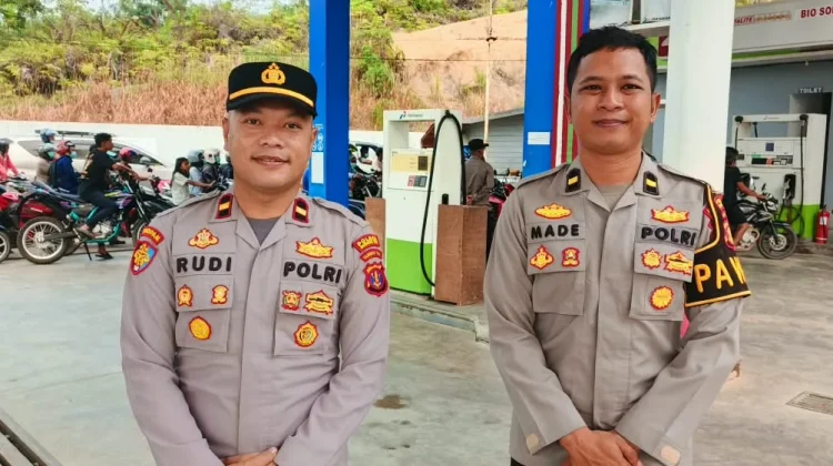 Antrean Pertalite Mengular 300 Meter di Ujoh Bilang