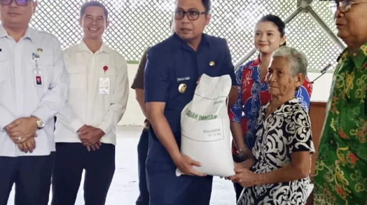 Lebih dari 17 Ribu Warga Kubar Terima Bantuan Beras Pemerintah