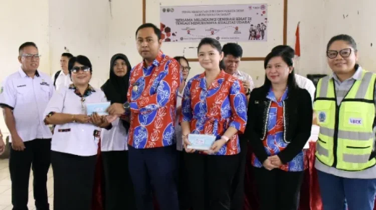 YJI dan PT BEK Bagikan 12 Ribu Masker ke Tiga Sekolah di Kubar