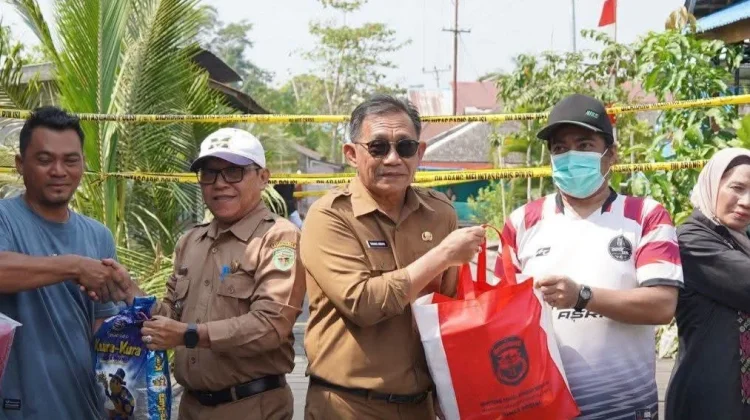Longsor Muara Baroh, Pemkab Kubar Salurkan Bantuan