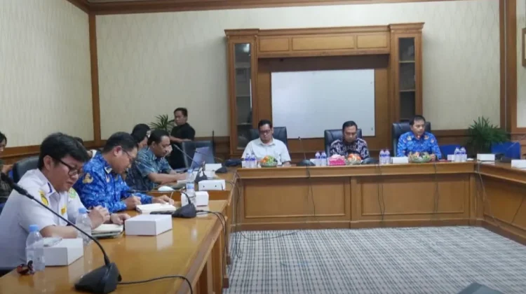 Pemkab Kubar Matangkan Rekonstruksi Jalan Rusak Sendawar