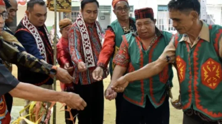 Bupati Kubar Tekankan Tiga Peran Strategis Lembaga Adat Kampung