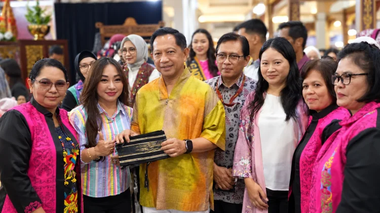 Kualitas Kerajinan Khas Kubar Dipuji Mendagri Tito Karnavian