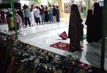 Tarawih Perdana, Warga Simpang Raya Kubar Penuhi Masjid