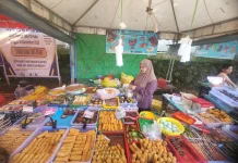 Kuliner Tradisional Jadi Buruan Warga di Pasar Ramadan Melak