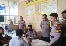 Polresta Samarinda Mediasi Keributan Penarikan Mobil di Sungai Kunjang