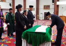 Lantik 45 Kepsek, Bupati Kubar Dorong Guru Melek Teknologi dan Ramah Anak