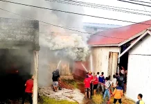 Petugas Damkar Terluka saat Padamkan Kebakaran di Melak Ulu