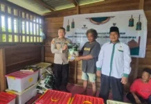 Polres Mahulu Bersama Baznas Salurkan Paket Sembako untuk Masyarakat
