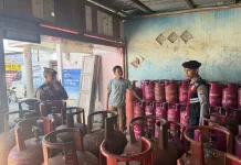 Patroli Sat Samapta Cek Stok LPG di Barong Tongkok