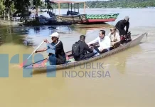 Kehadiran Bupati Kubar saat Banjir Jadi Semangat Baru bagi Warga Tering Lama Ulu