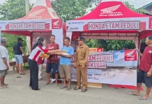 Korban Banjir di Tering dan Melak Terima Bantuan Sembako