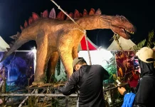 Dinosaurus Show di Festival Sempekat Harmoni Budaya Kubar Jadi Sarana Edukasi