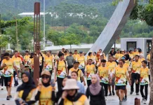 Kolaborasi Berbagai Pihak Warnai Aksi Jaga Lingkungan di Pantai Tanah Merah