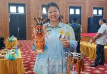 Bupati Mahulu Minta Dekranasda Bina Pengrajin Lokal Secara Berkelanjutan