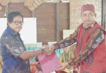 Kepala dan Pengurus Adat Linggang Melapeh Dilantik