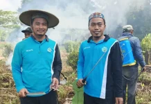 Jelang Kemerdekaan, Warga Muslim Ujoh Bilang Gotong Royong Bersihkan Pemakaman