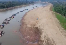 Sungai Mahakam Surut, Warga Manfaatkan Karangan untuk Rekreasi
