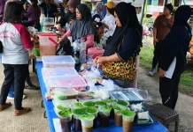 Futsal HUT RI di Mahulu Diserbu Masyarakat Setempat, UMKM Ikut Bergeliat
