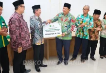 Warga Long Apari Terisolasi, Baznas Kaltim Salurkan Bantuan
