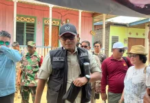 Wagub Seno Tinjau Penyaluran Bantuan Bencana Kemarau di Mahulu