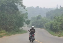 Kabut Asap Kembali Menebal di Kubar, Warga Keluhkan Jarak Pandang dan Mata Perih