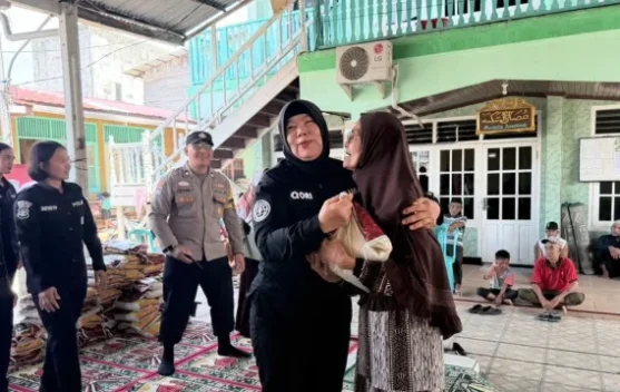 Polwan Polda Kaltim Gelar Bakti Sosial Bagi Warga Balikpapan