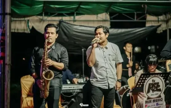 Kisah M. Ray Handani Menghidupkan Panggung Kafe di Kutai Barat