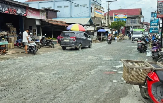 Perbaikan sementara Jalan Puncan Karna dengan Batu Kerikil Sudah Tepat