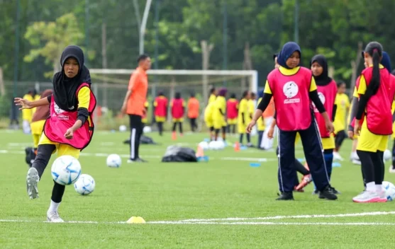 Rayakan Hari Kartini di IKN, 140 Siswi Rasakan Pengalaman Bermain Sepak Bola