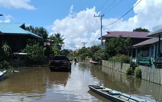 PLN Pulihkan Kelistrikan di Datah Bilang Pascabanjir