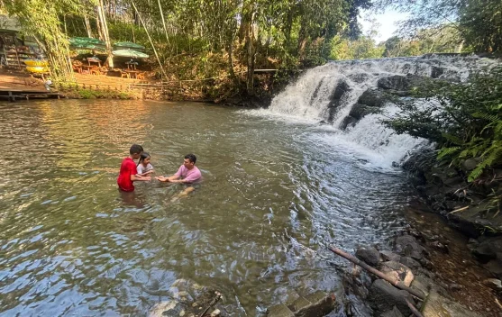 Jalan Lengang saat Libur Panjang, Warga Nikmati Wisata di Kubar