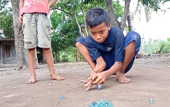 Kelereng, Permainan Tradisional yang Latih Motorik Anak