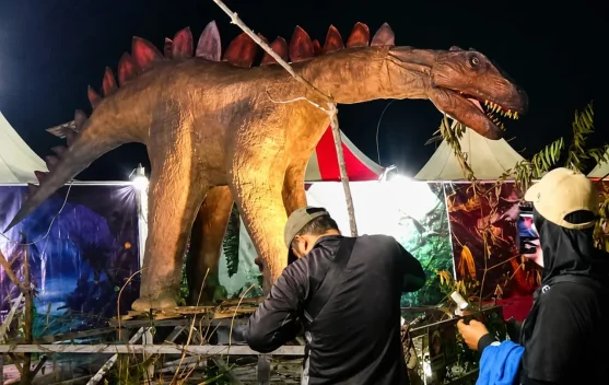 Dinosaurus Show di Festival Sempekat Harmoni Budaya Kubar Jadi Sarana Edukasi