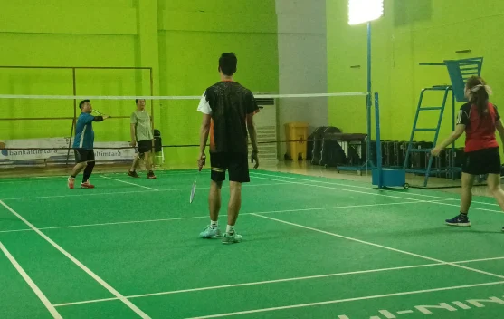 Jaga Kebugaran, Wartawan Kubar Kompak Bermain Bulu Tangkis